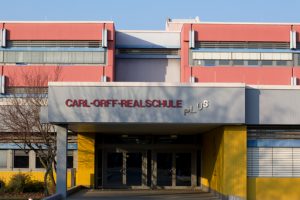 Haupteingang der Carl-Orff-Realschule plus